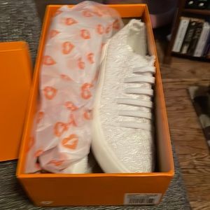 Rocket Dog 9.5 W white eyelet lace sneakers